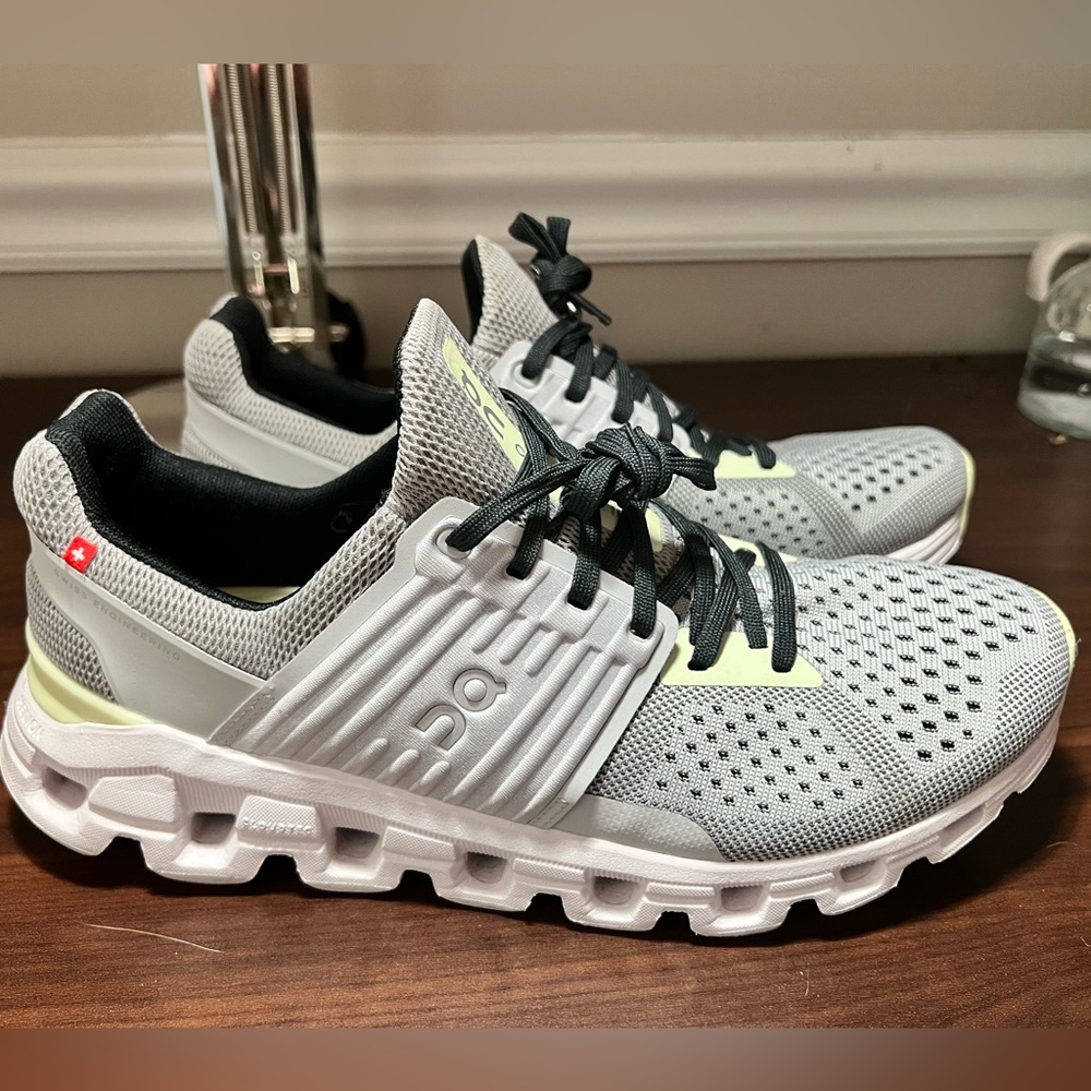 On Cloud Cloud Swift womens sz 9